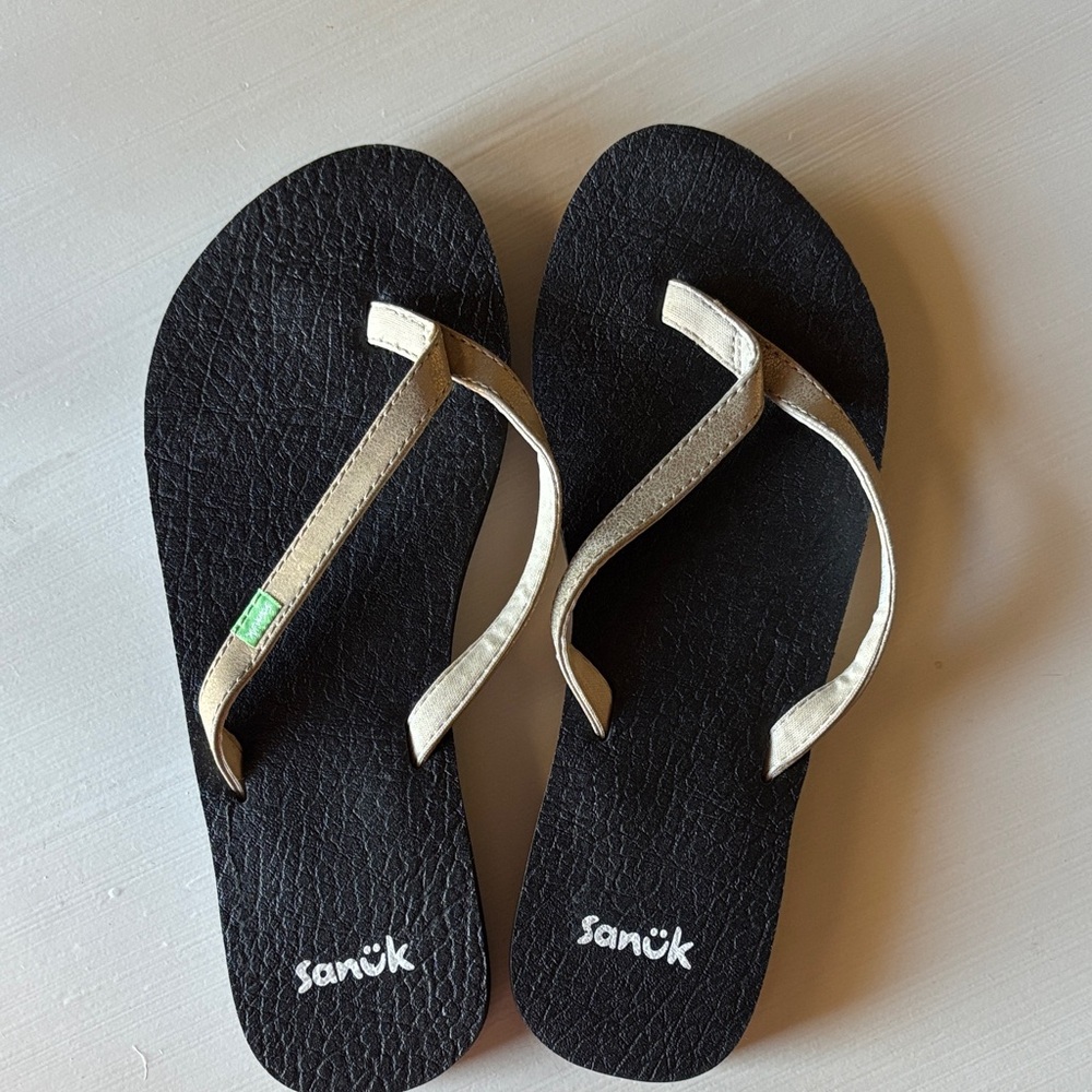 Sanuk Black and Cream Sandals